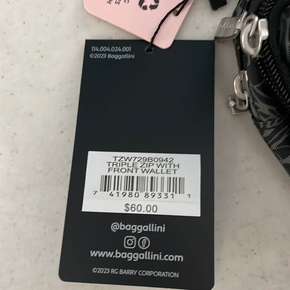 baggallini triple zip with front wallet - Picture 3 of 4